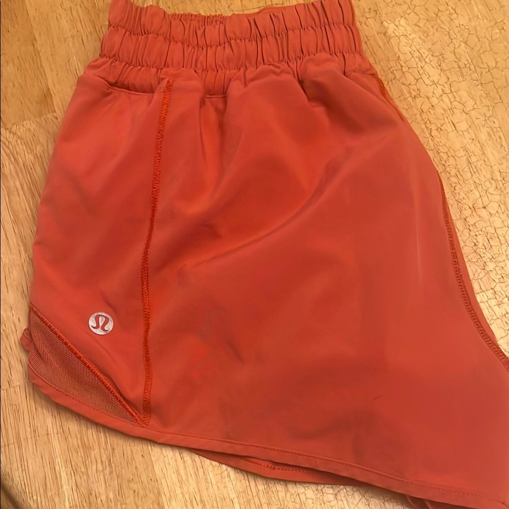 Lululemon LR Hotty Hot Shorts SZ 6